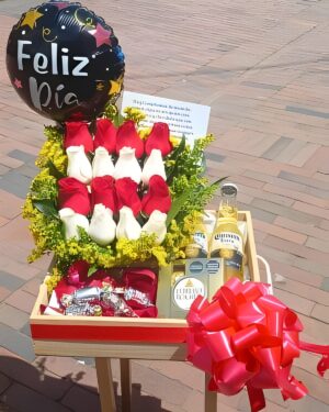 Caja Cervezas, Ferrero x 4 unidades y rosas R175